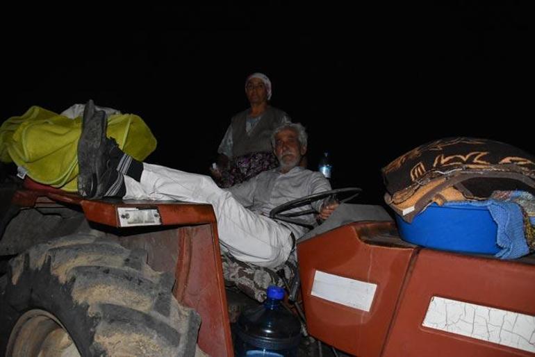 Çanakkaledeki yangında canlarını ve hayvanlarını son anda kurtardılar