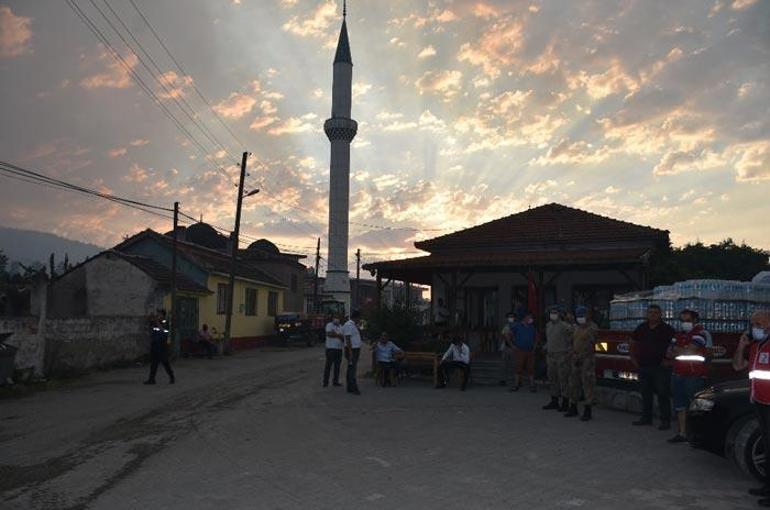 Çanakkaledeki yangında canlarını ve hayvanlarını son anda kurtardılar