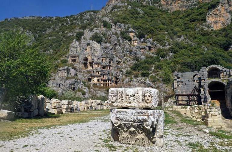 Aziz Nikolaos Anıt Müzesi ve Myra Antik Kenti ziyaretçilerini bekliyor