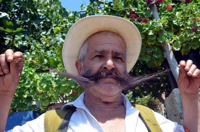 Köse denilmesin diye 31 yıldır bıyıklarını kesmiyor