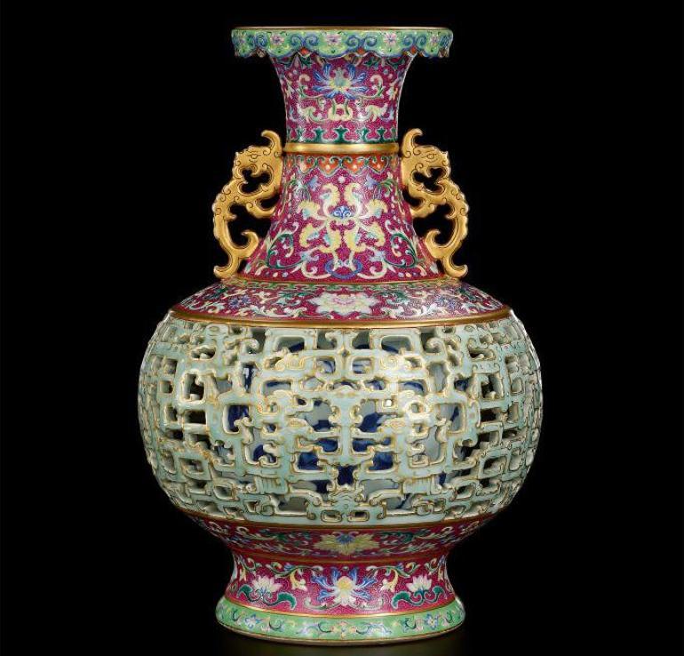 56 dolara alınan antika vazo açık artırmada 9 milyon dolara satıldı
