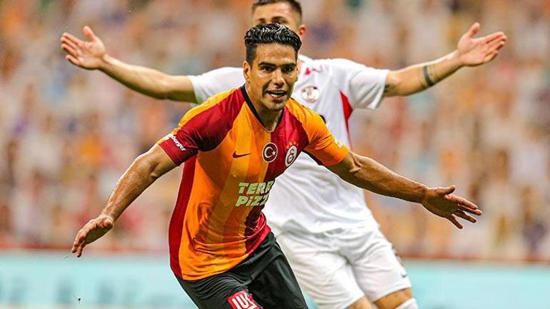 Falcao Galatasarayı ikiye böldü