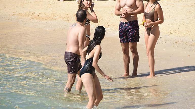 Emre Karayel nişanlısıyla tatile çıktı