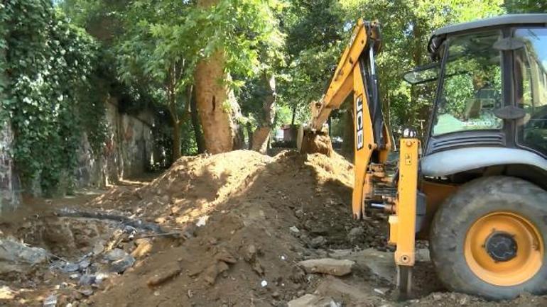 Çengelköyde tarihi çeşme yerinden kaldırıldı