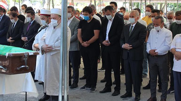Cumhurbaşkanı Erdoğan’ın koruma müdürü Muhsin Kösenin annesi son yolculuğuna uğurlandı