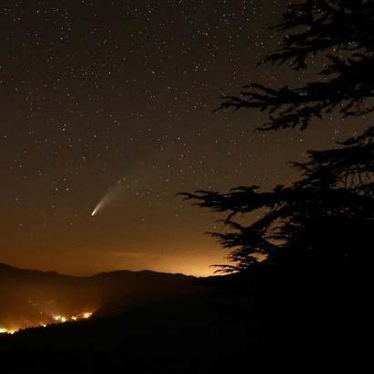 6 bin 800 yılda bir görülen kuyruklu yıldız fotoğraflandı