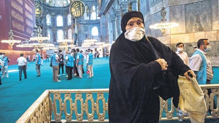 Ayasofya’da tarihi cuma 86 yıl sonra yeniden cami