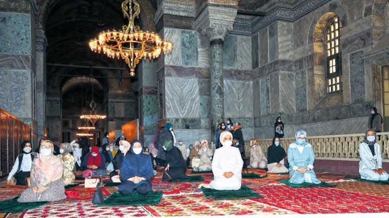 Ayasofya’da tarihi cuma 86 yıl sonra yeniden cami