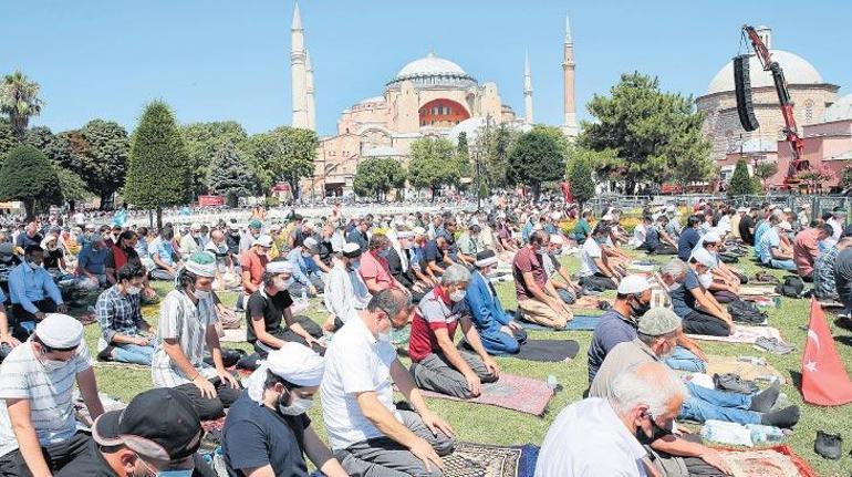 Ayasofya’da tarihi cuma 86 yıl sonra yeniden cami