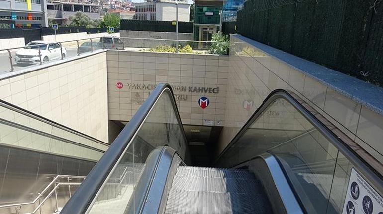 İstanbulda metro istasyonunda yürüyen merdivene binen Berfin dehşeti yaşadı
