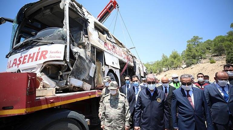 Son dakika... Mersinde askerleri taşıyan otobüs devrildi 2 otobüs şoförü ile 4 asker şehit