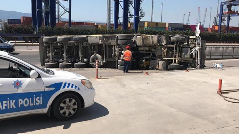 Kocaelide bor yüklü TIR devrildi, şoför yaralandı