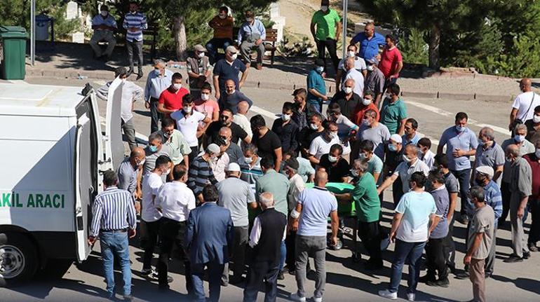Sivasta öldürülen aynı aileden 4 kişinin cenazeleri toprağa verildi