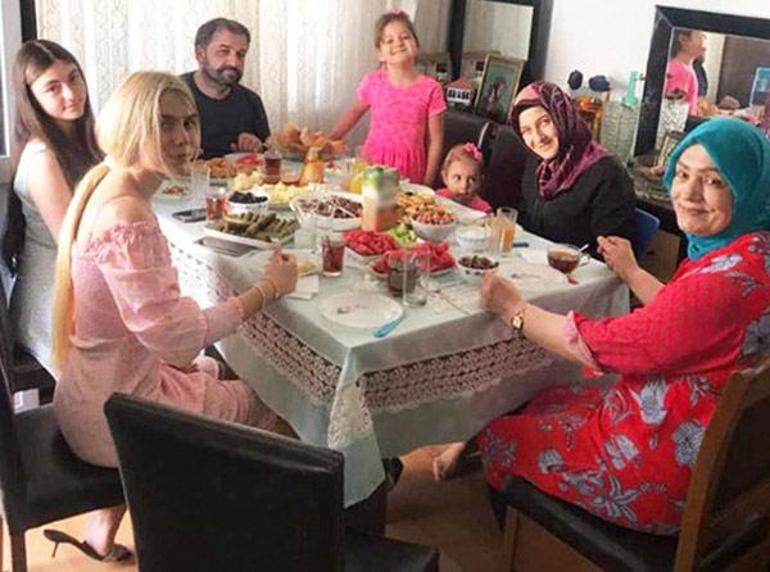 Aleyna Tilki bayramın ilk gününü ailesiyle geçirdi