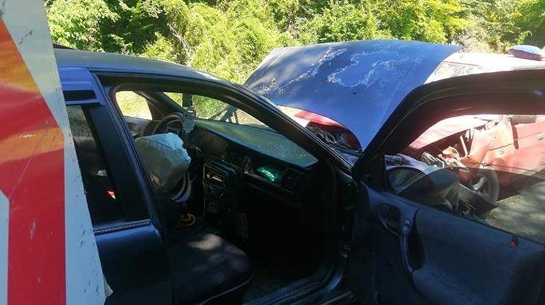Düzce’de feci kaza Otomobiller kafa kafaya çarpıştı