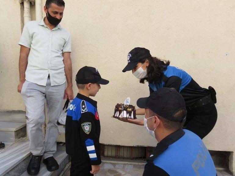 Polis olmak isteyen çocuğa sürpriz doğum günü kutlaması