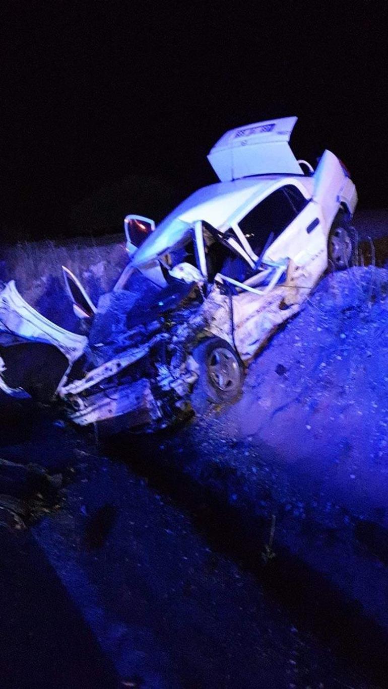 İki otomobil çarpıştı: 2 kişi hayatını kaybetti 4 yaralı
