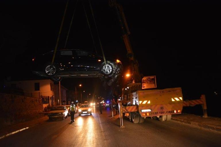 “U” dönüşü yaparken denize uçtu