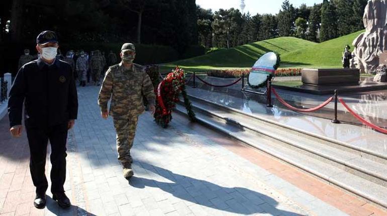 Milli Savunma Bakanı Akar ve TSK Komuta Kademesi Baküde şehitlik ziyaret etti