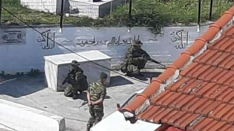 Yunan askerlerinden Türk köyünde tatbikat