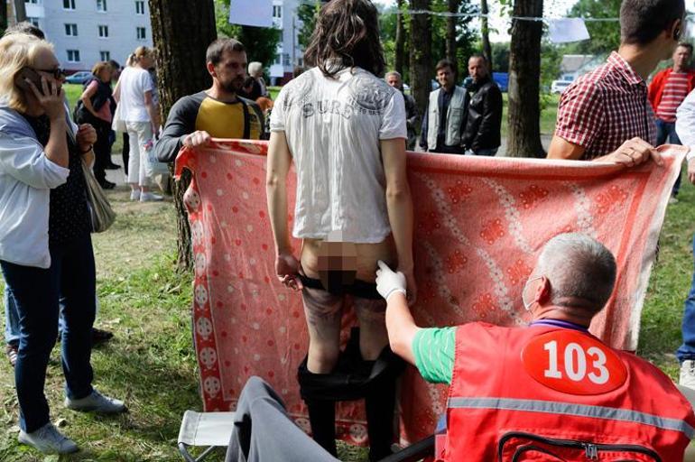 Belarusta gözaltına alınan protestocular işkenceden geçiriliyor