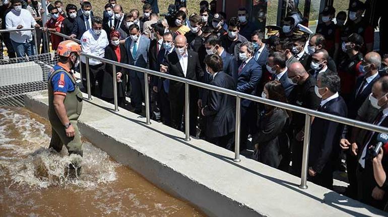 Bakan Soyludan İstanbul depremi uyarısı: Ne olursunuz özel araçlarınızla yola çıkmayın