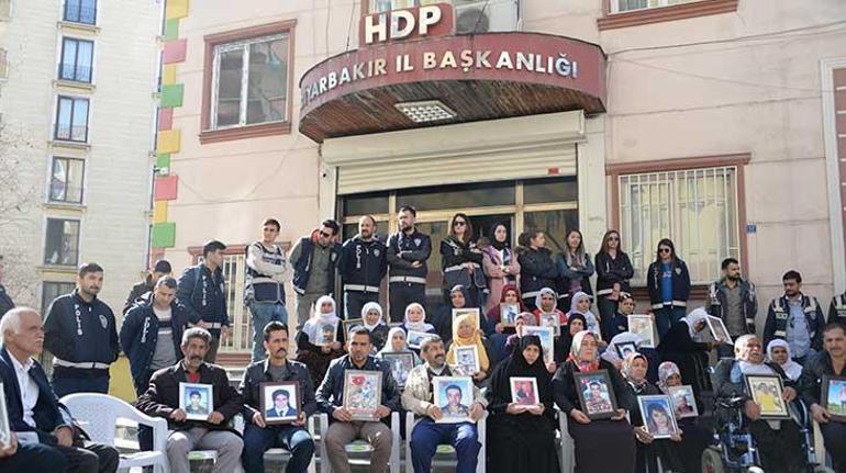 Diyarbakırda HDP önündeki evlat nöbetinde 1 yıl geride kaldı