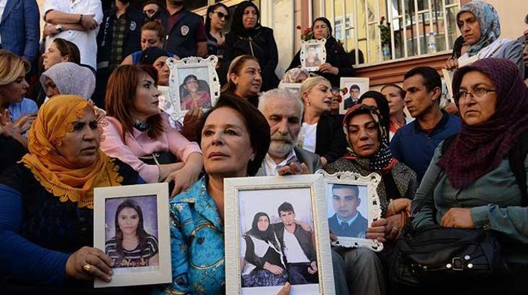 Diyarbakırda HDP önündeki evlat nöbetinde 1 yıl geride kaldı