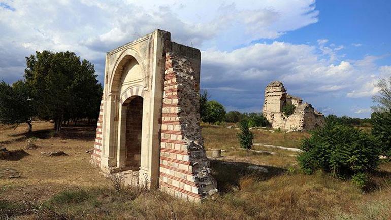 Tarihi Edirne Sarayı ziyarete açılmak için gün sayıyor