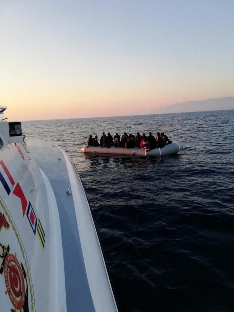 Yunanistanın Türk karasularına ittiği 68 kaçak göçmen kurtarıldı