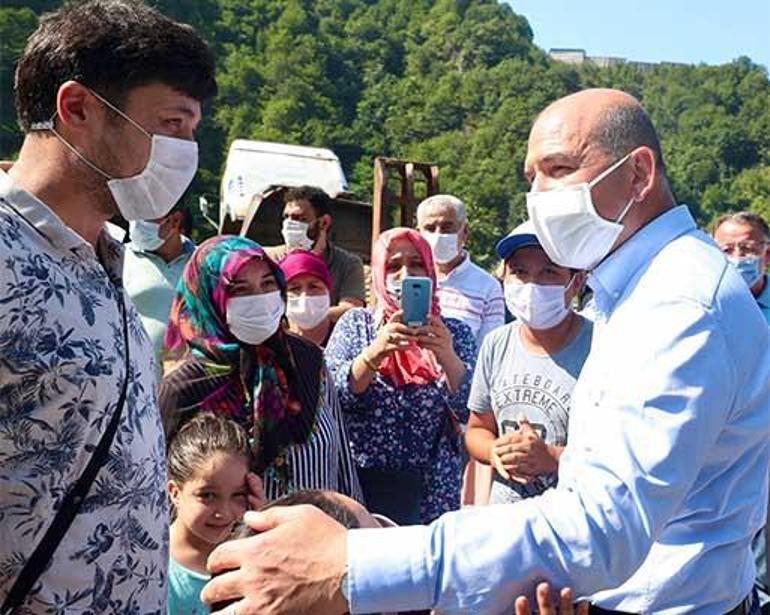 Bakan Soylu selde hayatını kaybeden Özdemirin ailesine taziye ziyaretinde bulundu