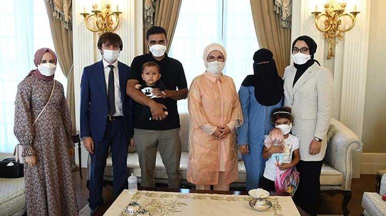 Emine Erdoğan, kolları ve bacakları olmayan Muhammed bebeği misafir etti