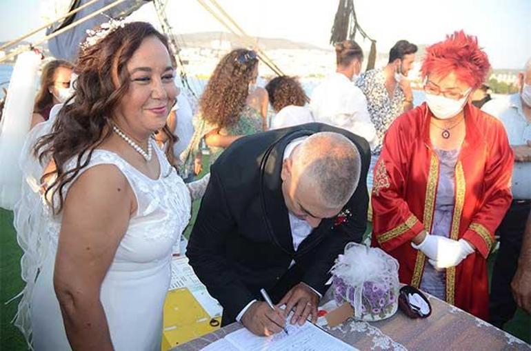 29 yıl ayrı kalan çift nikah masasında kavuştu