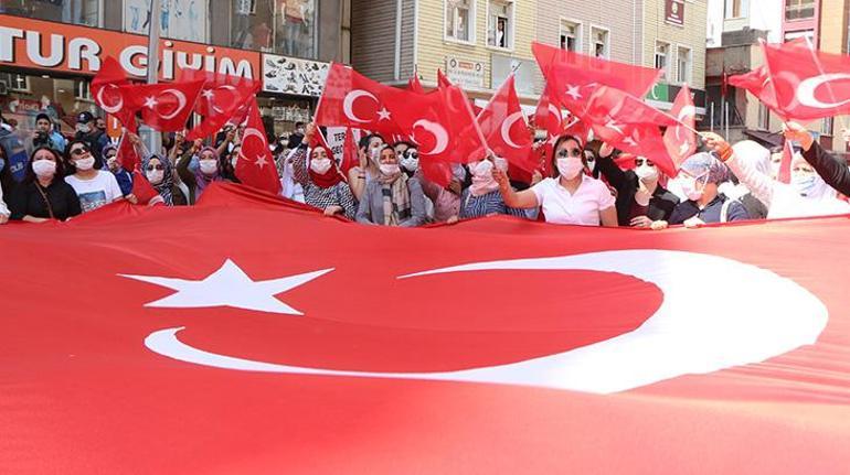 Şırnakta kadınlardan HDP önünde terör örgütü PKKya tepki