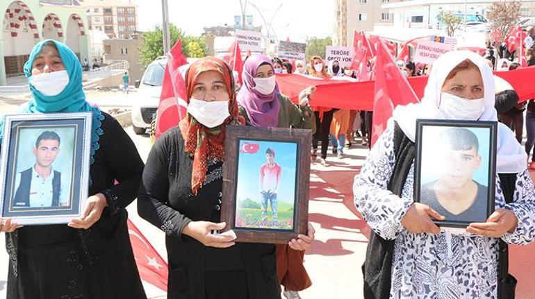 Şırnakta kadınlardan HDP önünde terör örgütü PKKya tepki