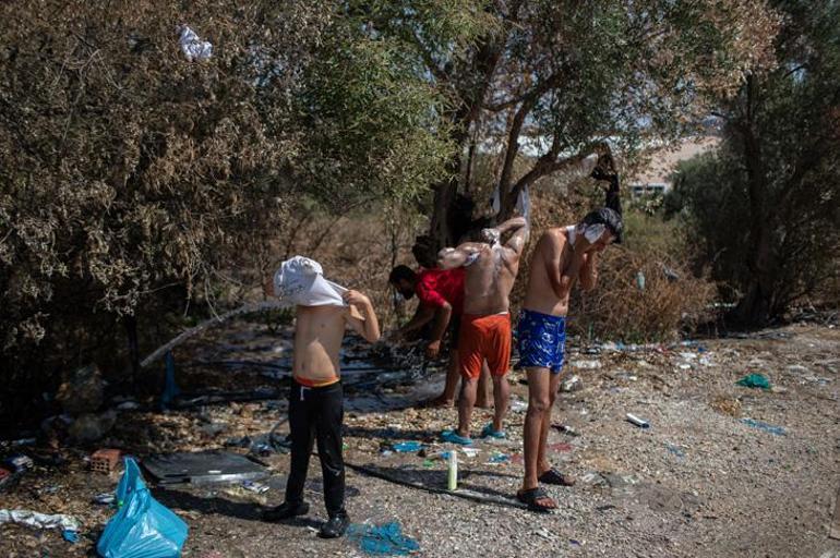 Yunanistan yanan Moria kampı yerine kalıcı bir mülteci merkezi inşa edecek