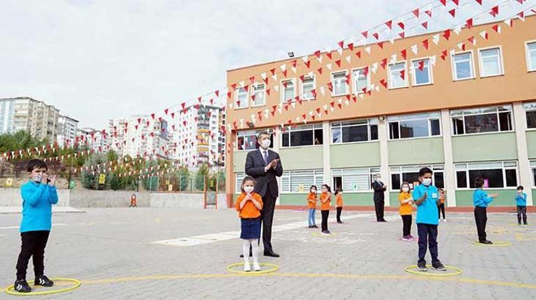 Bakan Selçuktan okullara ziyaret