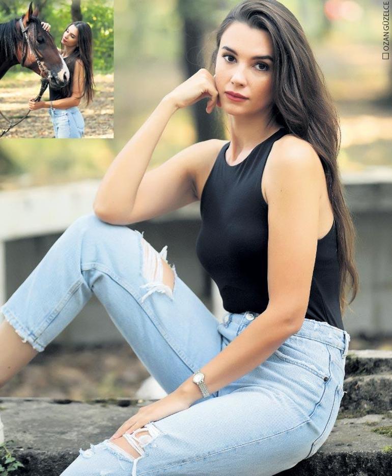 Beklediğim kadın karşımda duruyordu