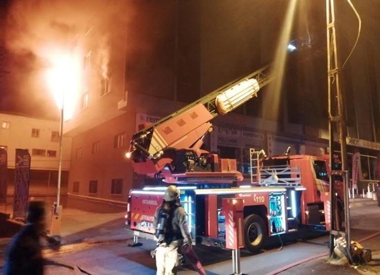 Ümraniyede 5 katlı iş yerinde korkutan yangın