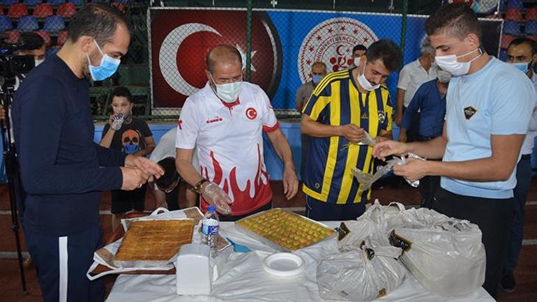 Ampute futbol takımı ve siyasetçiler yeşil sahada buluştu