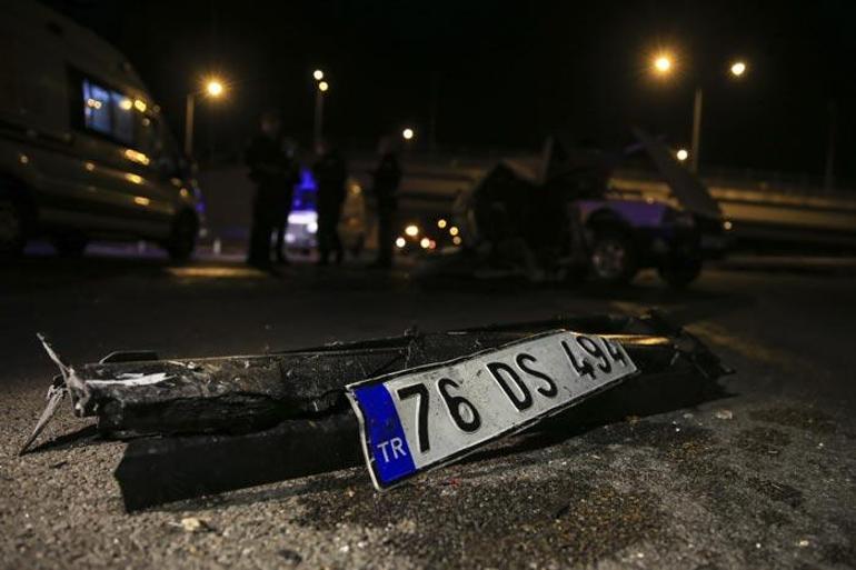 Ankarada gece yarısı feci kaza Araç hurdaya döndü