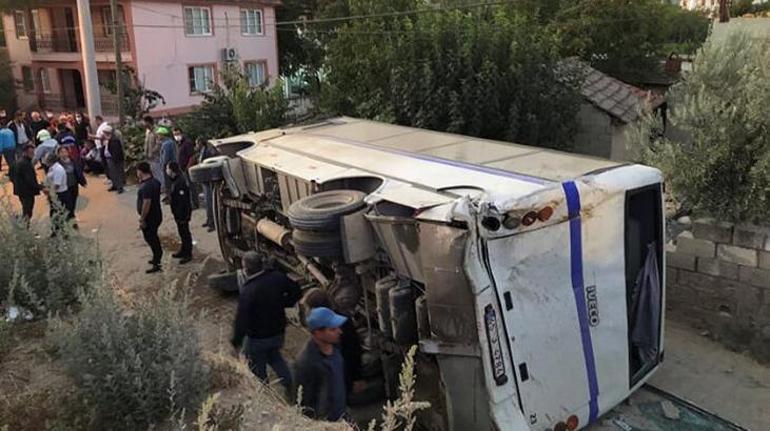 Feci kaza Minibüsle kamyon çarpıştı: 26 yaralı