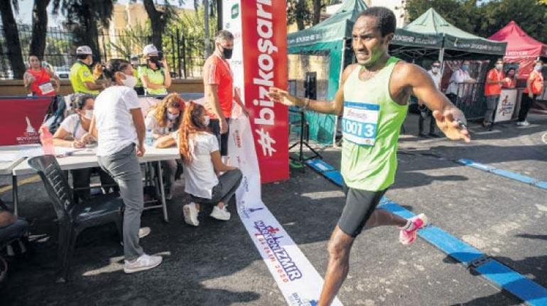 İzmİr, İlk maratonunu gururla tamamladı