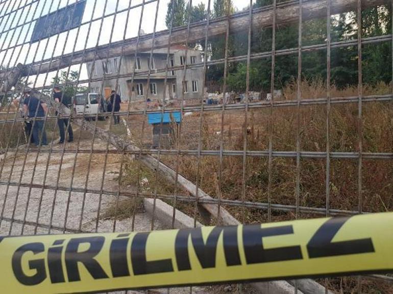 Bahçesindeki otomobilinde öldüğü 10 gün sonra ortaya çıktı