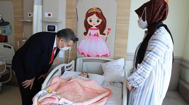 Bakan Koca, Erzurum Şehir Hastanesini ziyaret etti