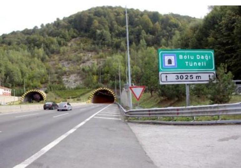 Kapalı olan Bolu Dağı Tüneli, geçici olarak trafiğe açıldı