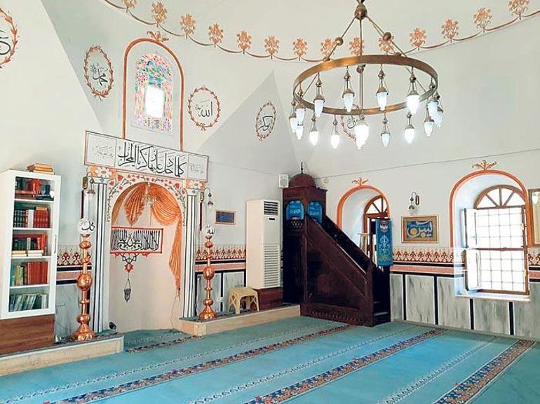 700 yıllık camiye kebapçı kapısı