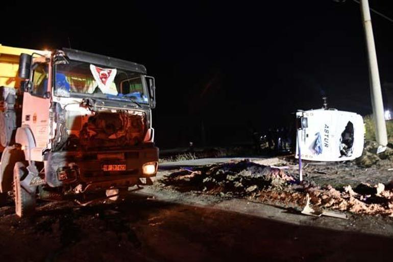 Tekirdağda kamyonla işçi servisi çarpıştı Ölü ve yaralılar var...