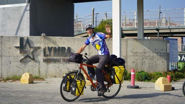 Lozandan Türkiyeye ikizleriyle birlikte bisikletle geldiler