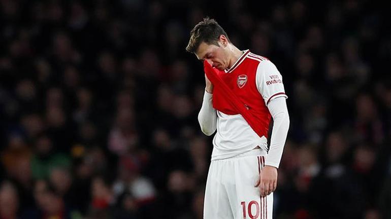 Mesut Özil, Arsenalın Premier Lig kadrosunda yer almamanın üzüntüsünü yaşıyor